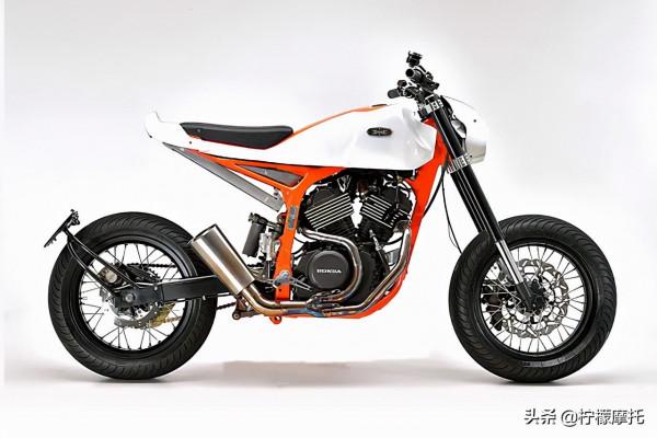 黑白分明，三眼怪“叔叔”