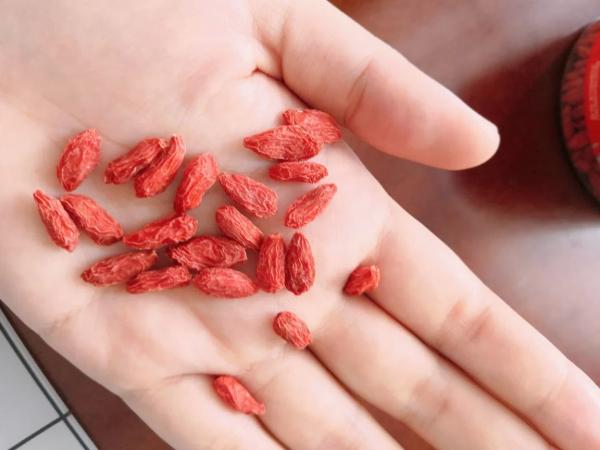 買枸杞，小心“摻假”，記3個妙招，輕鬆避開“問題”枸杞