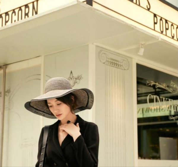 李小冉真是&#39;高階感美人&#39;3套搭配凹造型，每套都別具風情