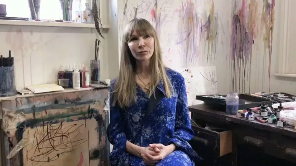 55歲大媽剛戒毒又患癌，第一次拿起畫筆便完美蛻變Gucci金牌畫師