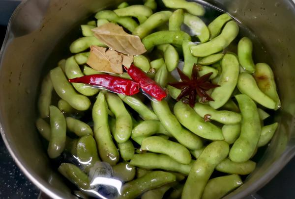 煮毛豆,冷水煮還是開水煮?學會3個技巧,毛豆綠油油的,很入味 煮毛豆,冷水煮還是開水煮?學會3個技巧,毛豆綠油油的,很入味