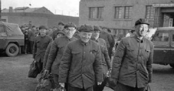 川軍排長新婚後失蹤,妻子苦尋60年,80歲再婚時才知他是枕邊人 川軍排長新婚後失蹤,妻子苦尋60年,80歲再婚時才知他是枕邊人