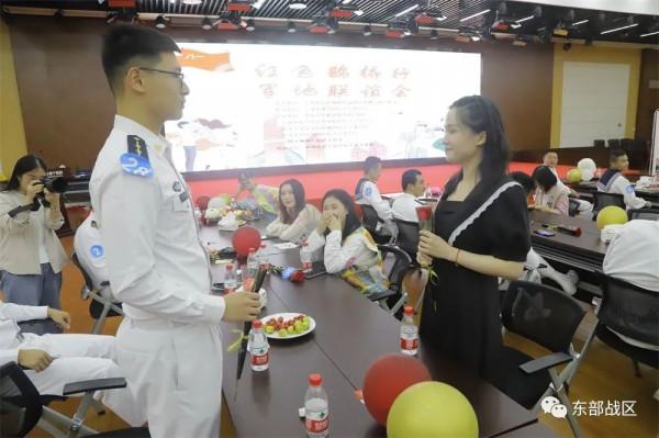 3個小時,12個海軍帥哥與小姐姐牽手成功 3個小時,12個海軍帥哥與小姐姐牽手成功