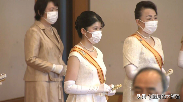 照片錦集：“新年祝賀儀式”愛子公主身著長裙 首次執行公務