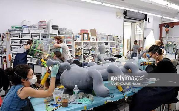 一隻不鏽鋼“兔子”居然賣出6.3億，創在世藝術家最高拍賣價