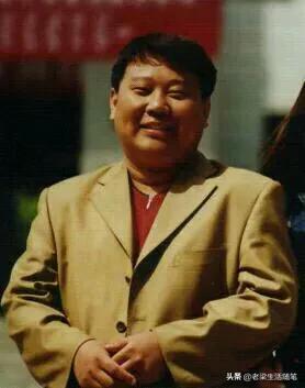 與郭德綱勢不兩立甚至對薄公堂，師徒反目究竟誰對誰錯？