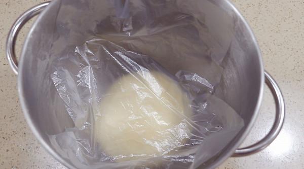 天氣寒冷,碰到這麵包,我絕不手軟,包上大雞腿,吃著真過癮 天氣寒冷,碰到這麵包,我絕不手軟,包上大雞腿,吃著真過癮