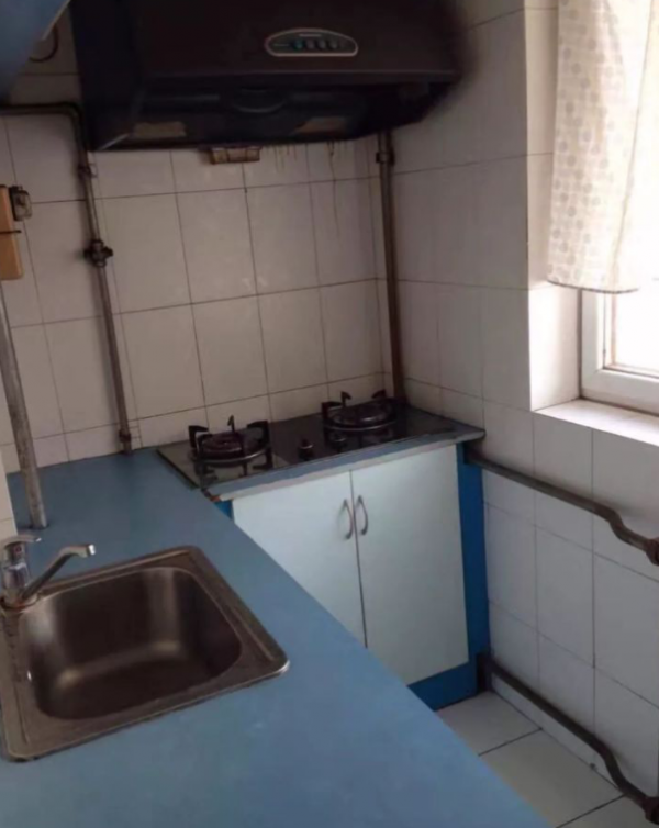 北京學區房改造:一家三口擠31㎡老破小,衛生間當廚房用 北京學區房改造:一家三口擠31㎡老破小,衛生間當廚房用