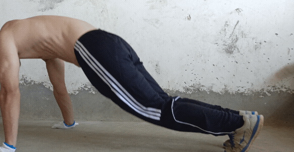 聽說你腰腹肌肉很強?這個動作能堅持60次,我願稱你為(腰)王 聽說你腰腹肌肉很強?這個動作能堅持60次,我願稱你為(腰)王