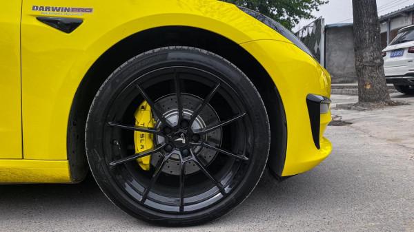 黑武士看膩了？走起！黑黃競技風！