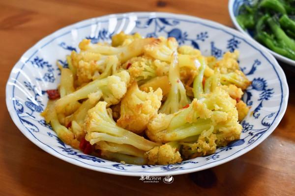 廣東兩口子的晚餐，有葷有素還有湯，吃著舒服，簡單的生活很美好