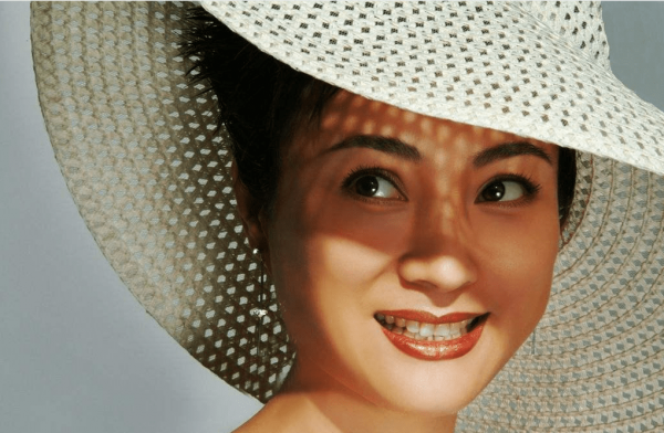 李玲玉：21歲嫁初戀，34歲再嫁猶太富商，和混血兒子的相處很特別