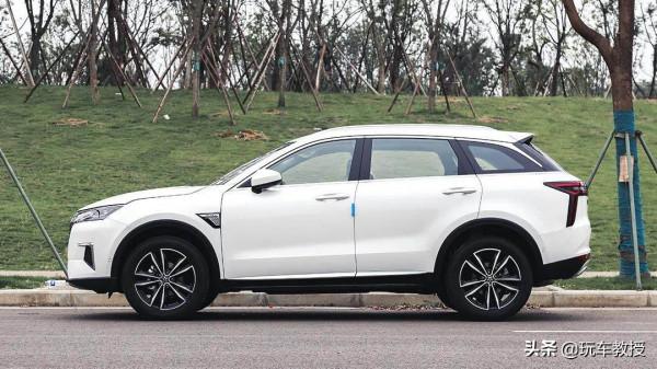 都是年輕前衛的好車 這兩款10-15萬級SUV誰更香？