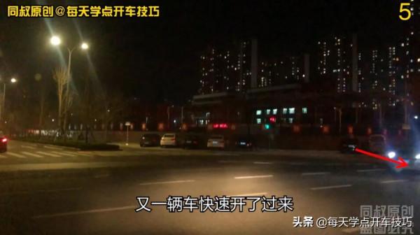 夜晚路口跟行前車左轉彎，預判防禦技巧，把風險降為零