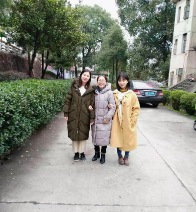 又秒了其他女星？合照必贏，單人照一般，沈月這是什麼神奇體質