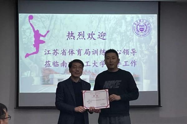 CBA朋友圈曝光,中國男籃名宿出山,內蒙古女籃無敵 CBA朋友圈曝光,中國男籃名宿出山,內蒙古女籃無敵