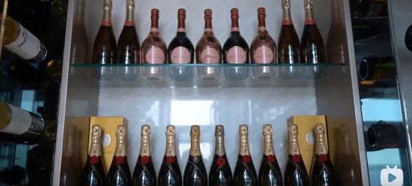 迪拜小哥甩賣7.7億豪宅 買就送勞斯萊斯和法拉利 迪拜小哥甩賣7.7億豪宅 買就送勞斯萊斯和法拉利