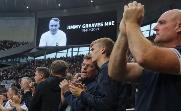 噩耗！世界足壇又傳悲痛訊息，一代傳奇巨星凌晨在家中不幸去世