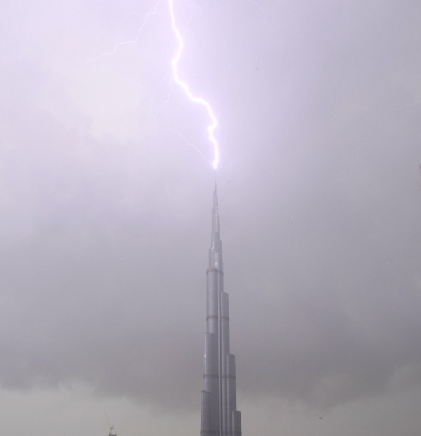 我國成功引雷，場面相當震撼，為何主動引雷，是將雷電儲存備用嗎