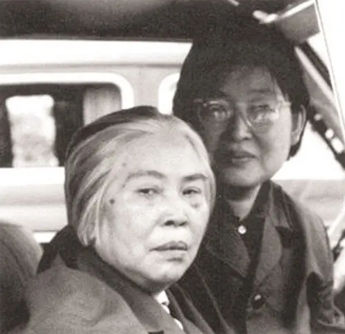 70歲的賀子珍當選全國政協委員,激動地說:沒想到組織上還記得我 70歲的賀子珍當選全國政協委員,激動地說:沒想到組織上還記得我