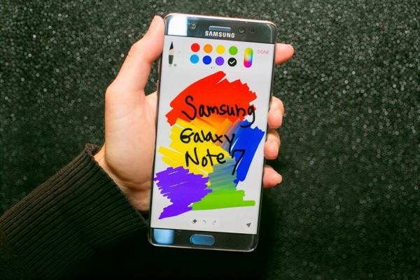 盤點十年手機外觀設計！款款都堪稱時代經典，而綠哥最喜歡這一款