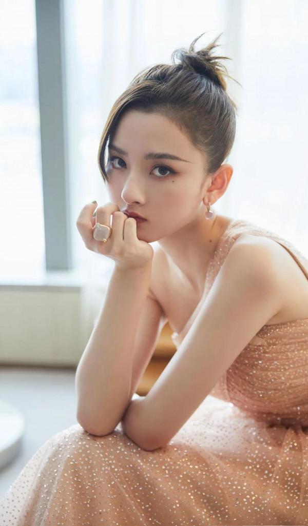 青年演員宋祖兒，恬靜可愛