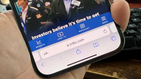 Apple 的 iPhone iOS15大更新移動 Safari 搜尋欄到底部，如何改回來？