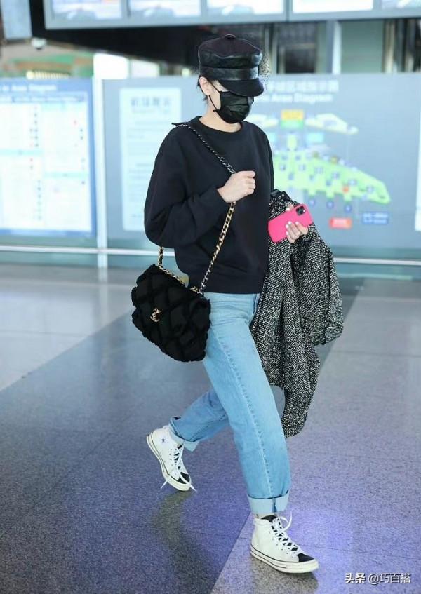 好久不見的宋佳終於來嘍！機場私服穿搭又酷又保暖，格調真高階