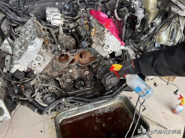 經濟下行購買新車計劃暫緩，翻新復古老爺車圓屁股奧迪老A6照樣香