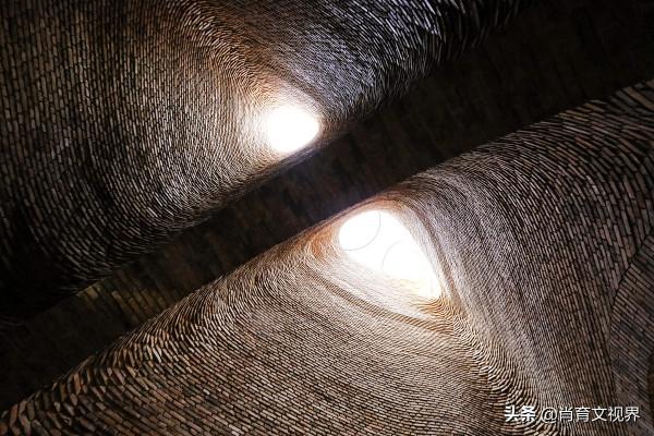自駕雲南彌勒東風韻小鎮，用紅磚砌成沒有一根鋼筋，造型非常奇妙