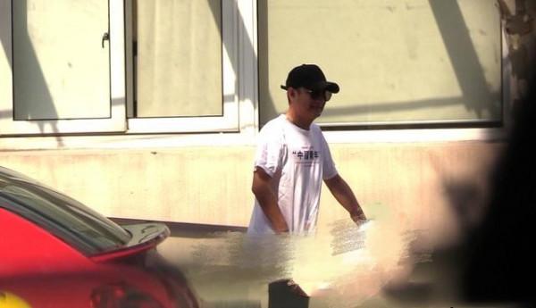 37歲文章為電影做宣傳！臉部浮腫老態明顯，戴大金鍊子氣質變化大