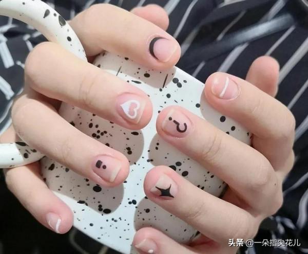 短指甲的妹子看過來！極簡INS風格美甲，做到手上很高階