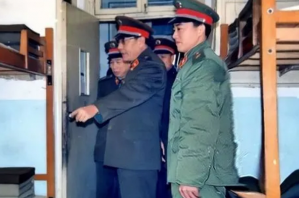 39軍新任軍長上任,副軍長愣了:這不是遼瀋戰役我俘虜的國民黨嗎 39軍新任軍長上任,副軍長愣了:這不是遼瀋戰役我俘虜的國民黨嗎