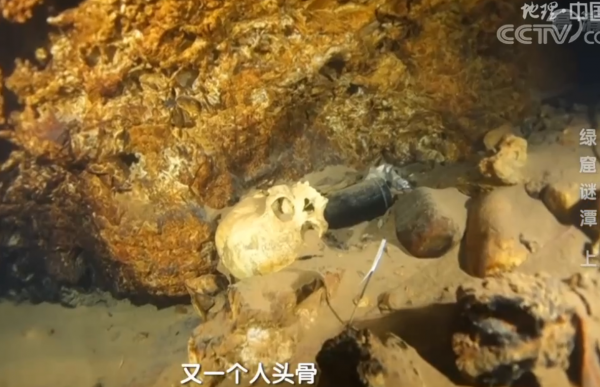 傳民國七位仙姑相約梅縣綠窟潭龍宮尋仙，五人永沉潭中，兩人逃出