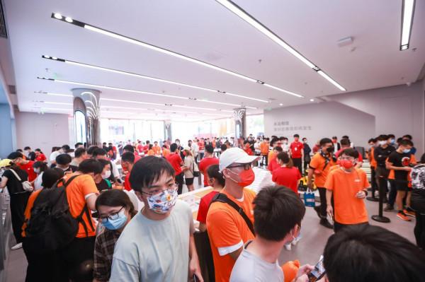 這場面、這裝修,蘋果Apple Store也自愧不如啊,雷總豪氣 這場面、這裝修,蘋果Apple Store也自愧不如啊,雷總豪氣