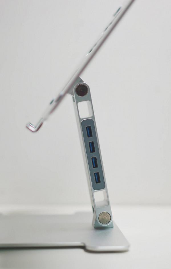 當我的頸椎出現問題，我買了一款奧睿科電腦支架