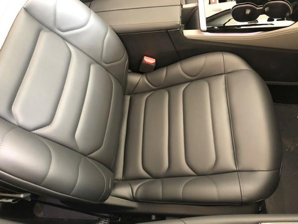 凡爾賽C5X:預售期收取訂單20個,只有一臺現車還被拉去做外展 凡爾賽C5X:預售期收取訂單20個,只有一臺現車還被拉去做外展