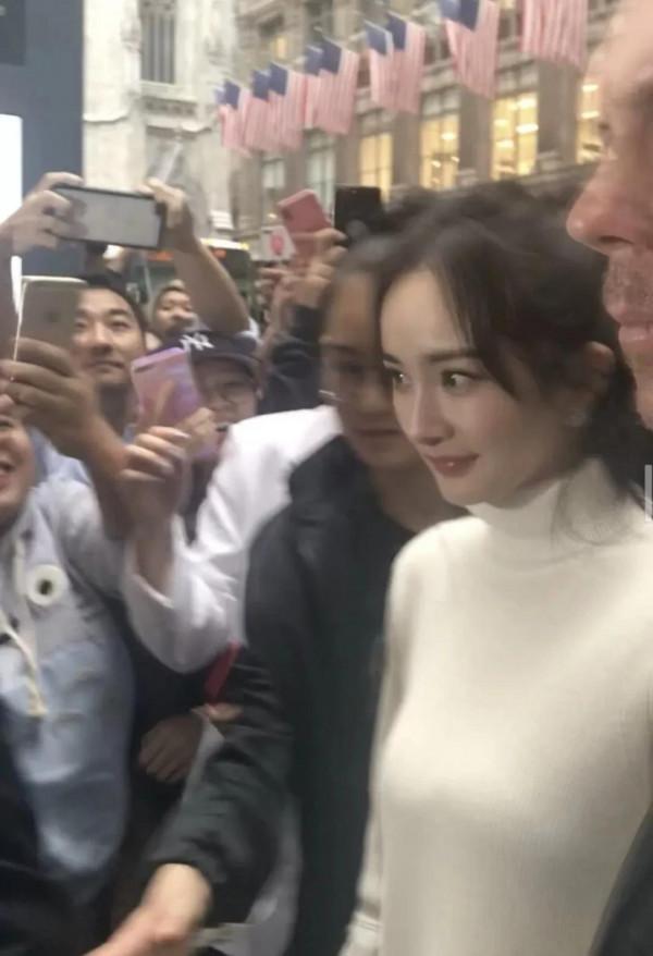 路人鏡頭下的楊冪,生圖太能打了,女明星都是這樣的嗎 路人鏡頭下的楊冪,生圖太能打了,女明星都是這樣的嗎