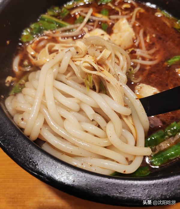 在米線店被鴨子圈粉了,鴨血粉絲和麻辣鴨貨都比米線有特色的 在米線店被鴨子圈粉了,鴨血粉絲和麻辣鴨貨都比米線有特色的