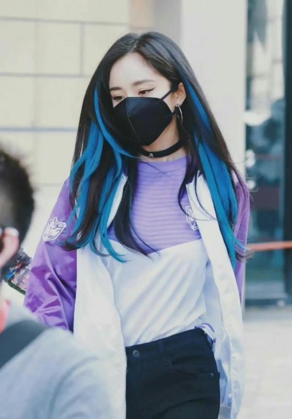 “楊冪”瘦得過分了,穿棒球服配緊身褲亮相,“雙腿比胳膊還細” “楊冪”瘦得過分了,穿棒球服配緊身褲亮相,“雙腿比胳膊還細”