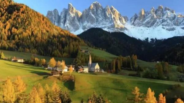 歐洲和中國風景最像的地方，中國有川西高原，瑞士阿爾卑斯山