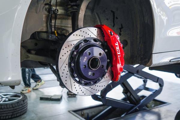 剎車卡鉗，賓士C200L改裝TEI Racing P60ES街道效能剎車卡鉗套裝