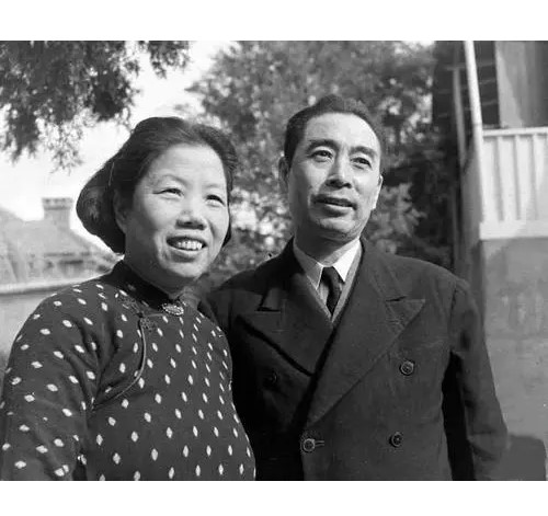 1956年陳賡帶一少年走進中南海，碰見周總理，陳賡：你看他像誰？