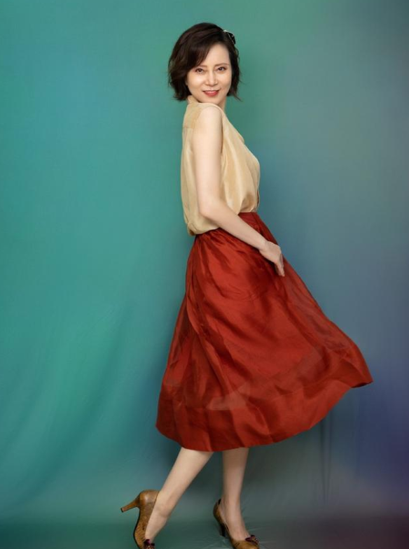 宋妍霏媽媽走紅網路,氣質比女兒還出眾,網友:“媽媽屆”天花板 宋妍霏媽媽走紅網路,氣質比女兒還出眾,網友:“媽媽屆”天花板