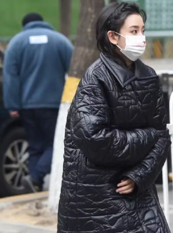 春晚私服比拼：趙麗穎千元夾克可愛減齡，張小斐萬元大衣輸給宋茜