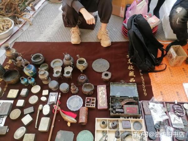 在義烏收藏品市場集市上，既能與藏品邂逅，又可與藏友相逢