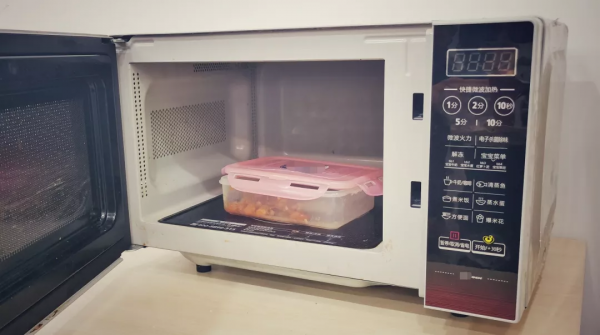 別再用飲料瓶裝糧食了，一文揭秘塑膠底部隱藏的健康密碼