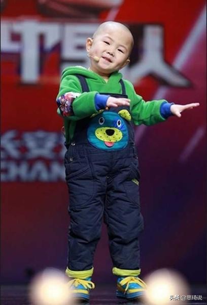 “萌神”張峻豪：3歲成名，5歲上春晚，7歲年入百萬，如今怎樣了