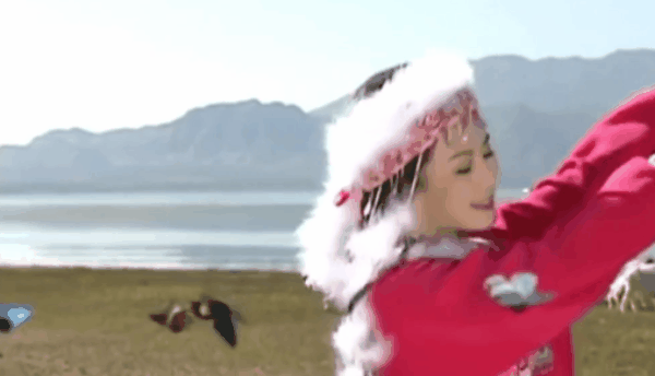 別硬演“異域美人”,有人翩翩起舞一眼萬年,有的還是把臉遮上吧 別硬演“異域美人”,有人翩翩起舞一眼萬年,有的還是把臉遮上吧