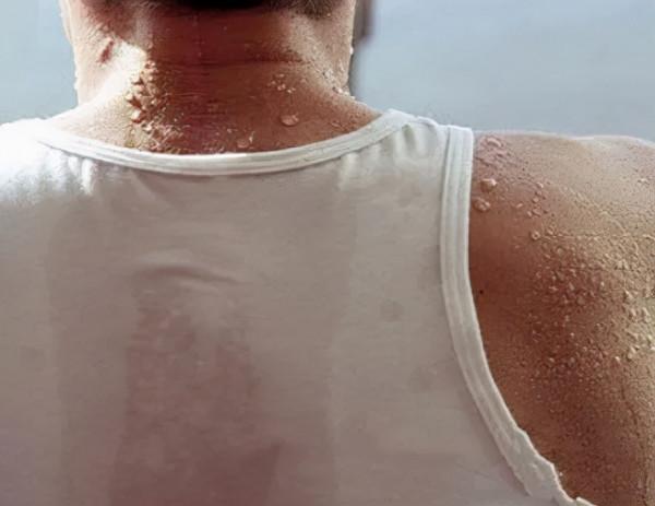 “出汗是好事,但出汗特別多就攤上事兒了!” “出汗是好事,但出汗特別多就攤上事兒了!”